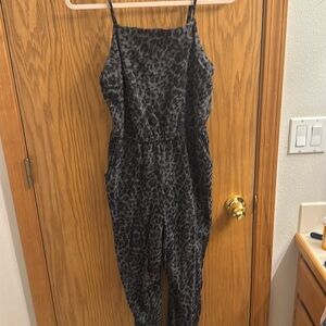 Old navy women’s jumpsuit size medium